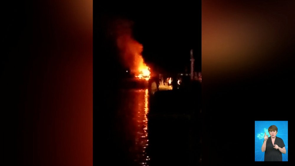 В Сатке загорелся развлекательный остров