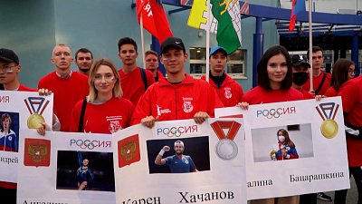 Южноуральских олимпийцев поздравили волонтеры