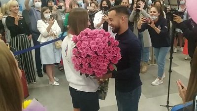 Участницу Олимпийских игр Эльвину Каримову встретили в Челябинске предложением руки и сердца