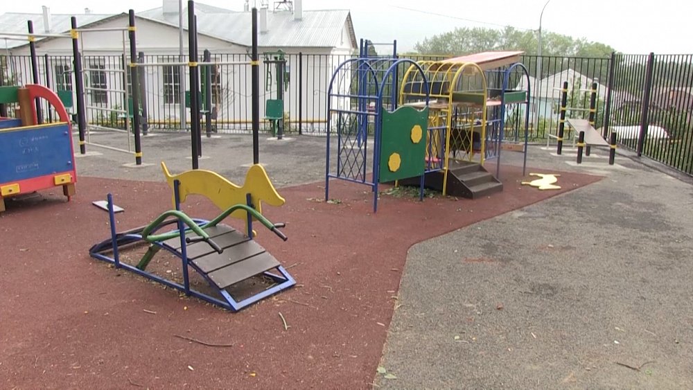 Неизвестные разгромили детскую площадку