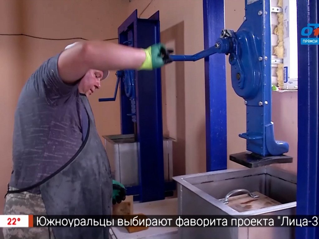 После получения сока 80 остатков мангодынь используют. Сколько сока из 1 кг яблок в соковыжималке.