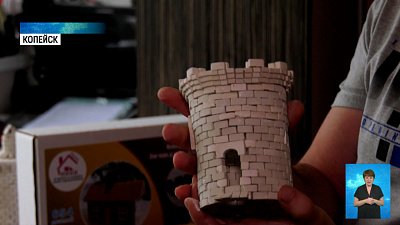 Житель Копейска строит дома из мини-кирпичей