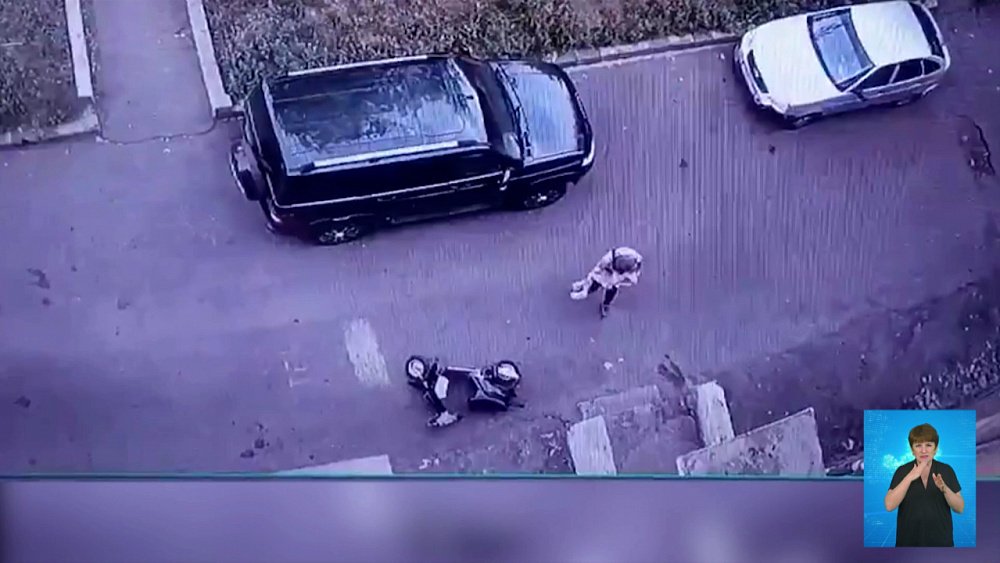 Дети пострадали при падении со скутера