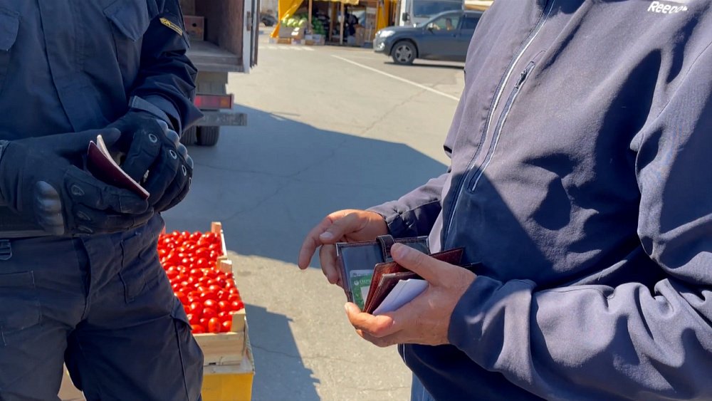 Полицейские проверили иностранцев