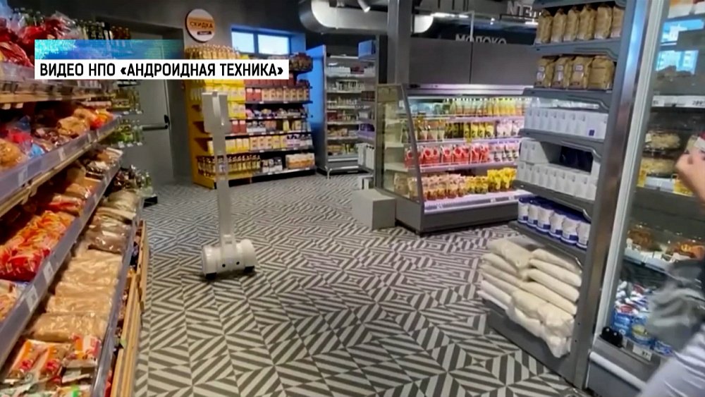 Робот из Магнитогорска следит за порядком на полках магазина