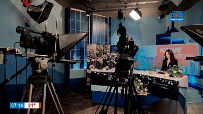 Пробы в телестудии в сюжете «Мастер-класс для финалистов проекта «Лица-3»