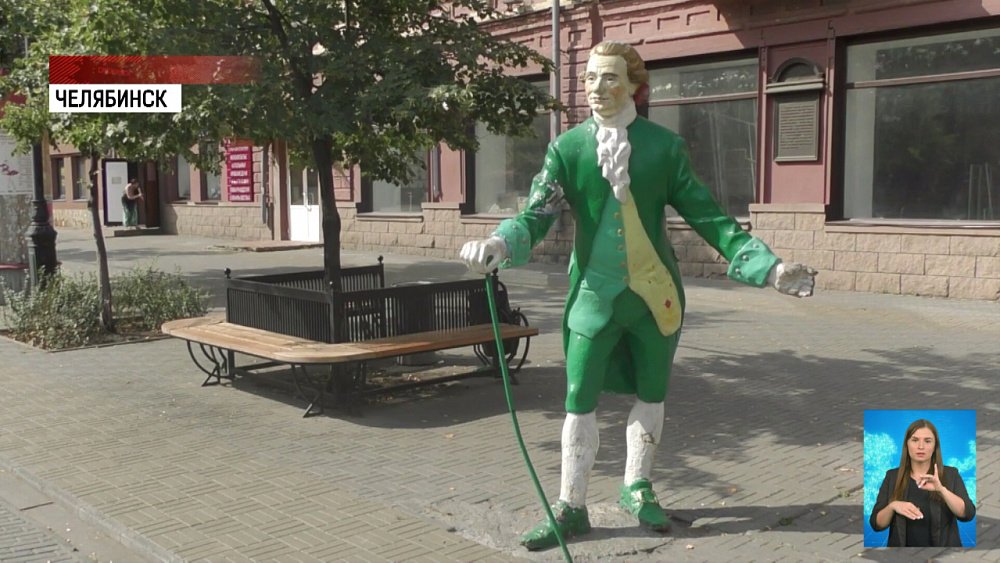 На Кировке ударили статую