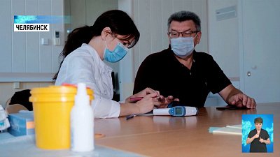 В Челябинске прививают педагогов