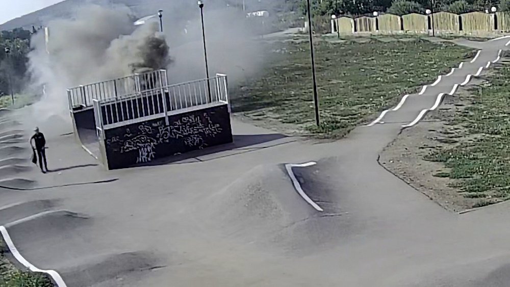 Поджог рампы в сквере Высоцкого расследует полиция