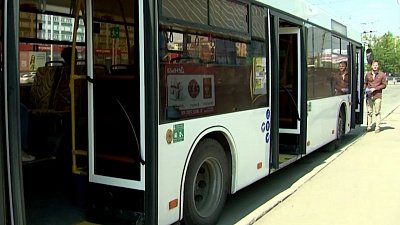 Челябинцы жалуются на невыносимую жару в городском транспорте