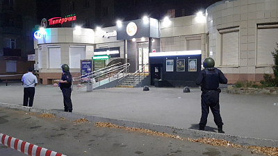 Mini-театр в центре Челябинска оцепили из-за угрозы минирования: видео оцевидцев