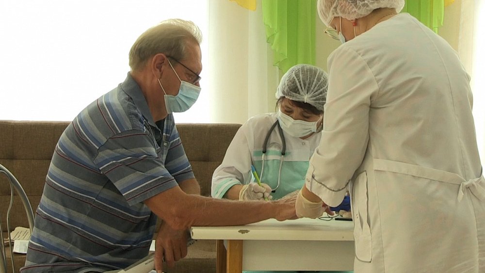 Бригады вакцинации продолжают работать на предприятиях города