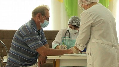 Бригады вакцинации продолжают работать на предприятиях города