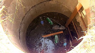 В Челябинске ребёнок упал в открытый колодец: видео телеканала ОТВ