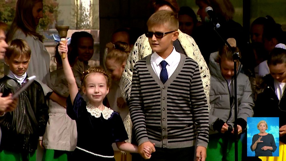 В школах Челябинска прошли линейки