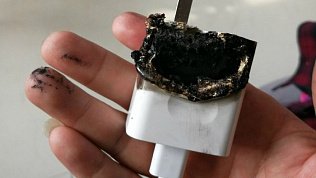 В Магнитогорске сгорела квартира из‑за включенного в сеть зарядного устройства