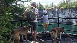 Путешествие на край света: челябинская семья с ребенком и собаками на машине доехала до Териберки