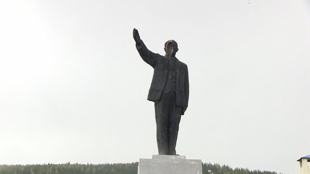 Памятник Ленину в южной части Миасса разваливается