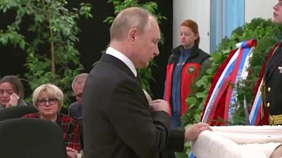 Владимир Путин простился с министром МЧС Евгением Зиничевым