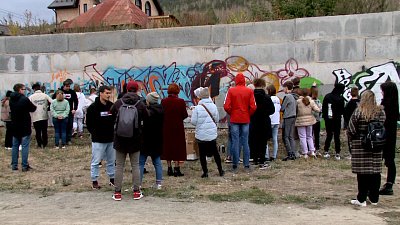 Миасских школьников учат рисовать граффити