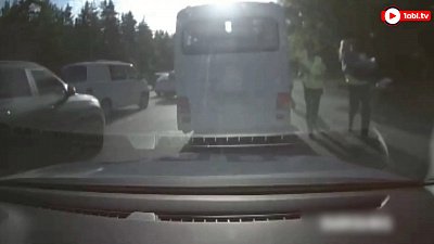 В роддом с сиреной и мигалкой: видео сотрудников ГИБДД Челябинска