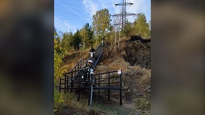 В Златоусте мотоциклисты скатились по новой лестнице на Косотуре