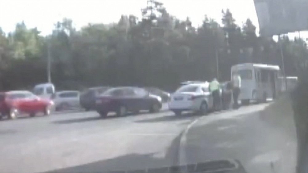 Полицейские спасли беременную девушку