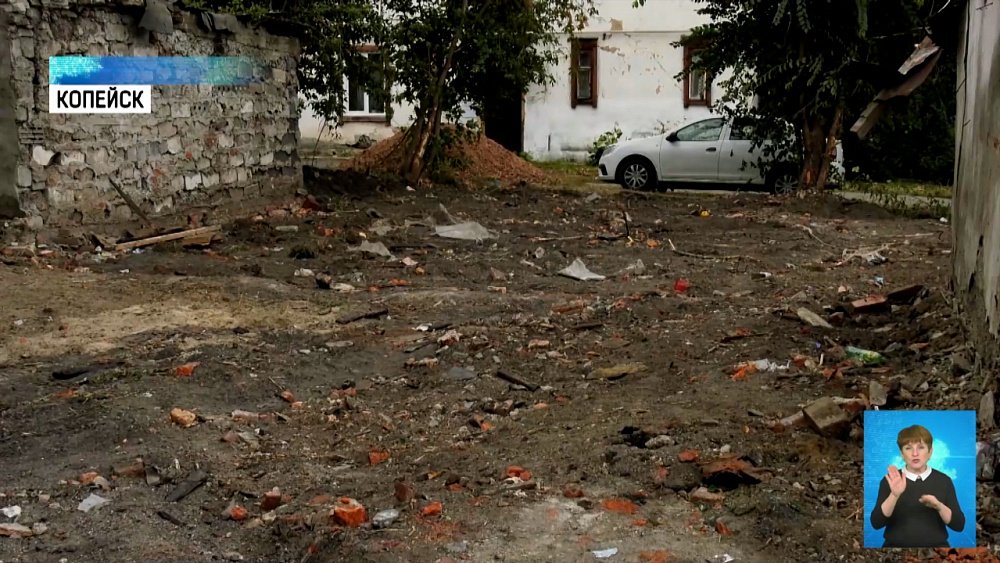 В Копейске избавляются от бесхозных сараев