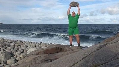 Видео с челябинским силачом Рустамом Исламовым на берегу Кольского полуострова