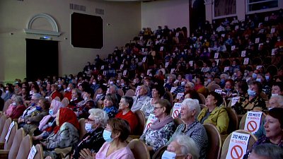 Автозавод поздравляет своих ветеранов