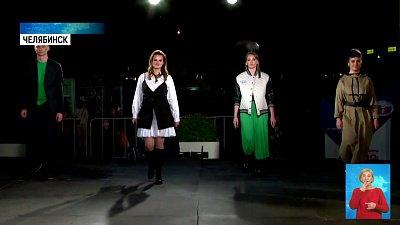 Финалисты «Лица-3» дефилируют на Кировке