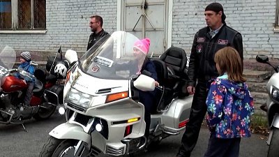 Байкеры Златоуста рассказали детям о безопасности на дорогах