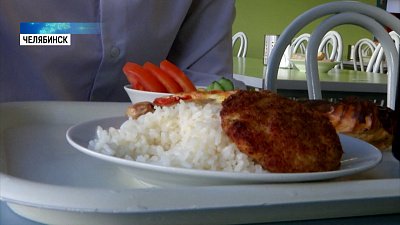 Роспотребнадзор напомнил о запретах для меню школ