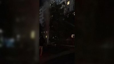 Челябинцы сняли на видео бьющий из земли фонтан горячей воды посреди двора