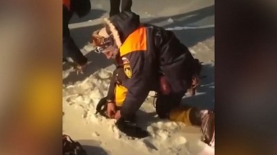 Видео спасения альпинистов, попавших в пургу при восхождении на Эльбрус