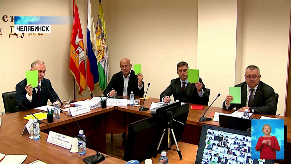 На площади Революции высадят молодые ели