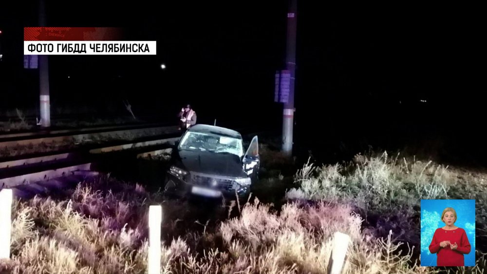 Машина такси с пассажиром попала под поезд