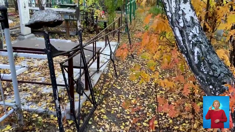 Вандалы разгромили кладбище