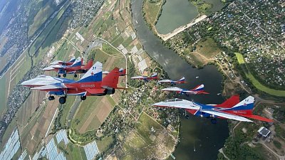 Тренировочный полёт «Стрижей» сняли на видео в Челябинске