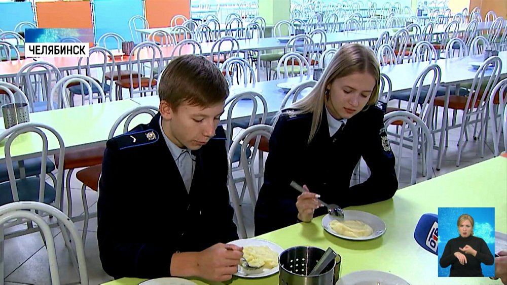 Дети оценивают сервис в школьной столовой