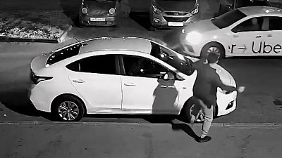 В Челябинске пьяный дебошир засветился на видео во время «нападения» на машину