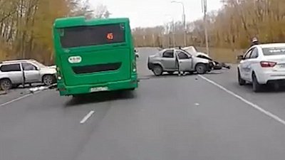 Видео последствий ДТП в Челябинске по дороге в аэропорт