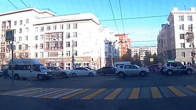 В центре Челябинска из-за массового ДТП затруднено движение автомобилей