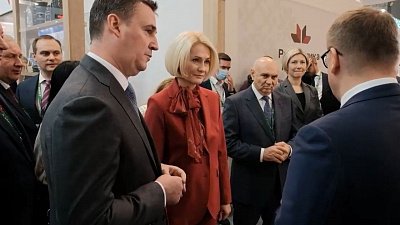 Алексей Текслер представил Виктории Абрамченко стенд Челябинской области на агропромышленной выставке «Золотая осень — 2021»