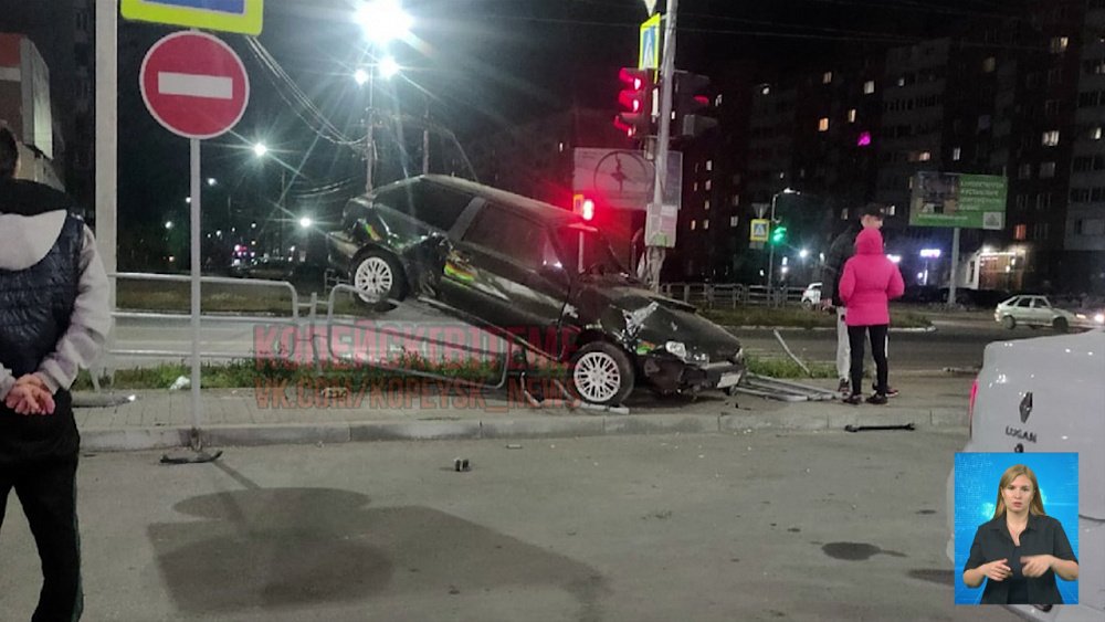 В Копейске легковушка попала в ДТП с переворотом
