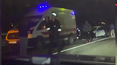 Двое людей погибли после аварии с автомобилем Ксении Собчак в Сочи: видео очевидцев