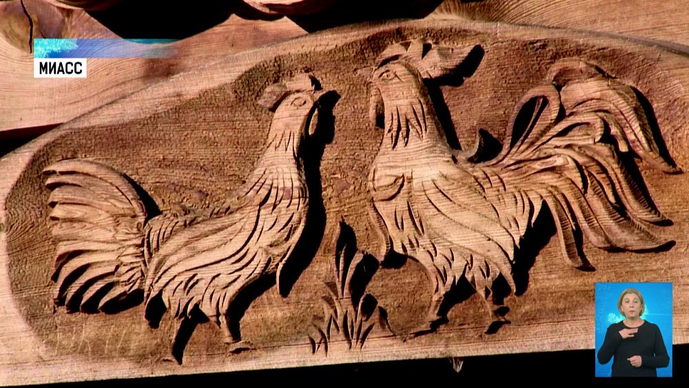 Житель Миасса смастерил резной дом