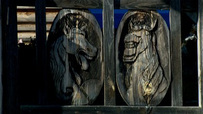 Миасский пенсионер профессионально занимается резьбой по дереву