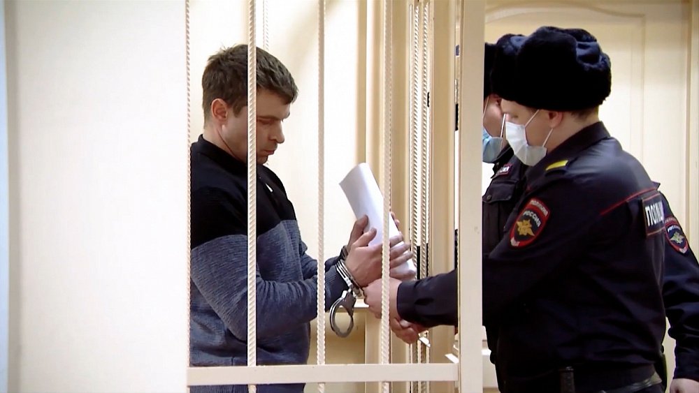 Бывшего полицейского за взятки оставили в СИЗО