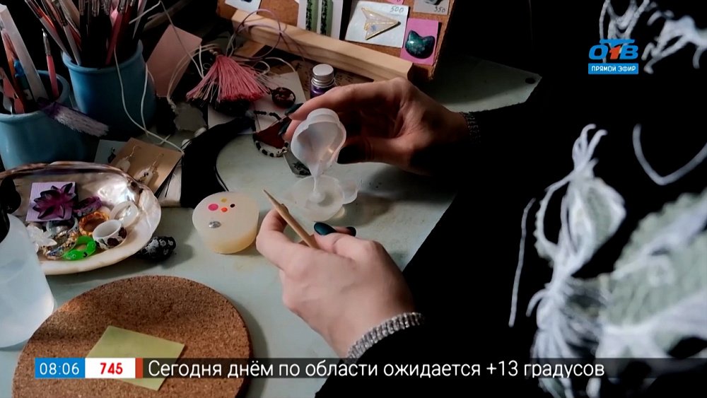 Украшения из смолы в рубрике «Что в шкатулке?»